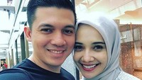Di usia pernikahan yang menginjak tahun keenam Zaskia Sungkar dan Irwansyah makin mesra dan romantis. Dok. Instagram/irwansyah_15