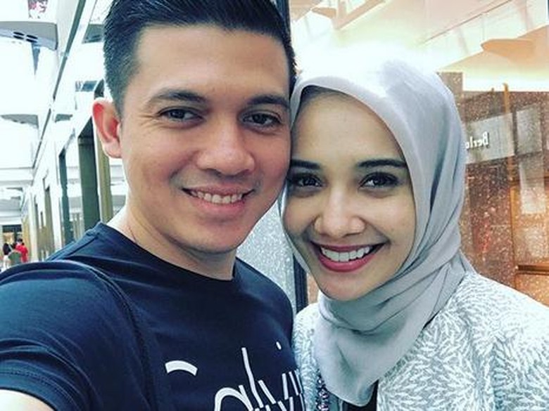Zaskia dan Irwansyah Bawa Doa Punya Anak ke Tanah Suci Zaskia dan Irwansyah Bawa Doa Punya Anak ke Tanah Suci