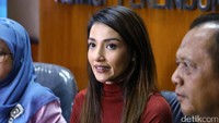 Walaupun kenal dengan Vonny Cornellya, namun Tsania Marwa tak tahu sejauh mana hubungan mereka. (Foto: Hanif Hawari/detikHOT)