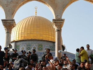 Warga Palestina Bisa Kembali Salat di Kompleks Masjid Al Aqsa