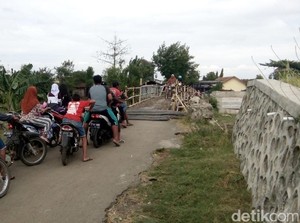 Jembatan Darurat yang Bikin Dag-dig-dug Warga Demak-Jepara