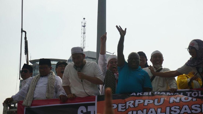 Komisioner Komnas HAM Temui Massa Aksi 287 di Monas