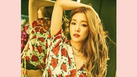 Aura keseksiannya begitu terpancarkan dengan crop top berpola bunga dan hot pants. (Dok. twitter/@SNSD)