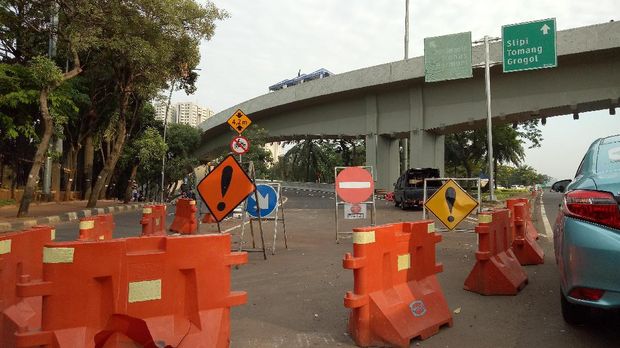 Pintu Utara Simpang Susun Semanggi masih ditutup menjelang open traffic.