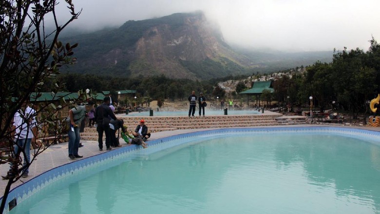 Weekend Ini Berendamlah Di Kolam Air Panas Gunung Papandayan Weekend Ini Berendamlah Di Kolam Air Panas Gunung Papandayan