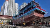 Butuh waktu beberapa pekan untuk menyelesaikan pekerjaan satu kapal. Waktu penyelesaian tergantung tingkat kerusakan kapal.