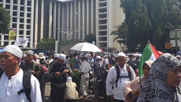 Massa Aksi 287 Mulai Bergerak dari Masjid Istiqlal ke MK