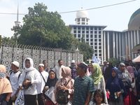 Massa aksi 287 bergerak dari Masjid Istiqlal menuju mobil komando.