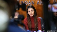 Tsania Marwa pun sesali keputusan Atalarik Syah untuk mengajak anaknya berlibur tanpa sang ibu, dan malah mengajak wanita lain. (Foto: Hanif Hawari/detikHOT)