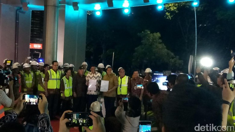Menteri PUPR Serahkan SLF Simpang Susun Semanggi dan Koridor 13 Menteri PUPR Serahkan SLF Simpang Susun Semanggi dan Koridor 13