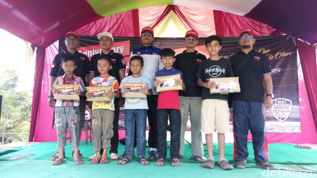 Komunitas Datsun Rayakan HUT dengan Bersih-bersih di Probolinggo