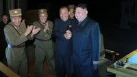 Uji coba tersebut diawali langsung oleh pemimpin Korut Kim Jong-Un yang menegaskan, program senjata negeri komunis itu merupakan aset tak ternilai yang tak bisa diambil atau digantikan. KCNA via Reuters.