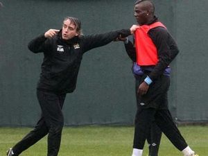 Dari Neymar sampai Balotelli: Para Pemain yang Pernah Berkelahi Saat Latihan