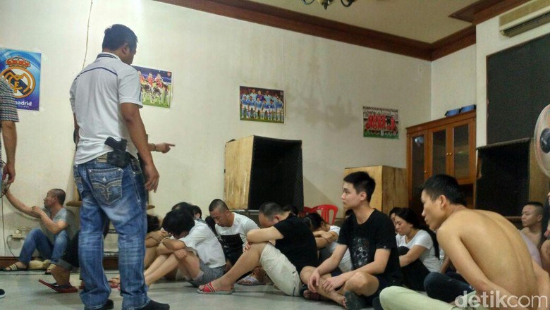 Kasus Cyber Crime, 3 Pemilik Rumah di Surabaya Diperiksa Polisi Kasus Cyber Crime, 3 Pemilik Rumah di Surabaya Diperiksa Polisi