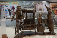 Karya seni yang dipajang di bandara (Kanavino Ahmad Rizqo/detikTravel)