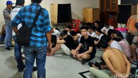 Pihak kepolisian Tiongkok menerima sejumlah aduan penipuan dan pemerasan, akhirnya melacak dan menemukan lokasi pelaku di Indonesia, seperti di Bali, Surabaya dan Jakarta.
