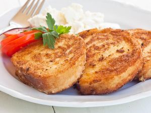 Yuk, Bikin Menu Brunch Cheesy French Toast yang Mudah Ini!