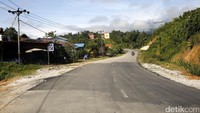 Begini mulusnya jalan menuju kawasan terdepan Indonesia, Entikong yang berbatasan langsung dengan Serawak Malaysia. Rachman Haryanto/detikcom.