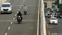 JLNT Casablanca sendiri terbentang dengan jarak sepanjang 2,3 kilometer dan dengan lebar 110 meter serta tinggi 18 meter. Foto: Rengga Sencaya