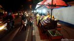 Malam Hari, Pedestrian Pasar Rebo Dikuasai PKL