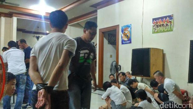  Penggerebakan WN China di Pondok Indah-Bali Terkait Penipuan Online