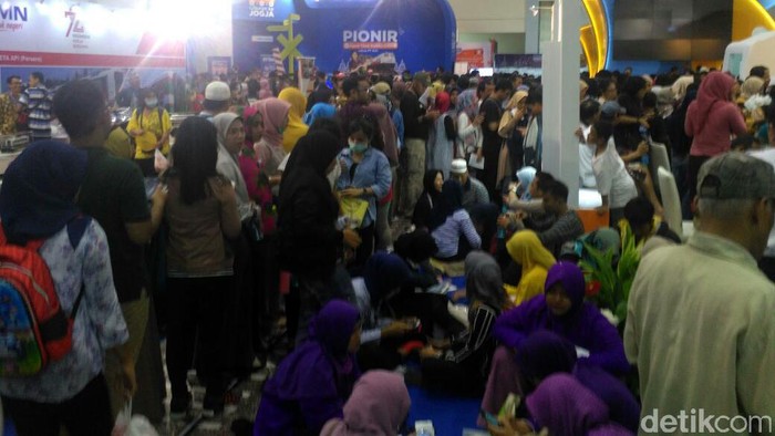 Usai Dibuka Menteri, Pengantre Kereta Api Travel Fair Desak-desakan