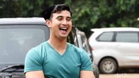 Ketawain apa sih, Ali Syakieb? (Foto: Noel/detikHOT)