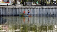 Sebagian sisi danau telah terlihat bersih.