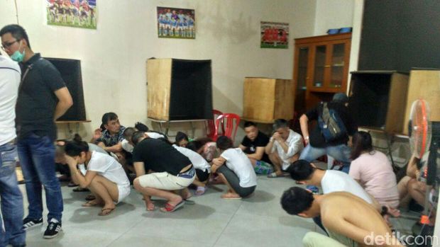 27 WN China Diamankan di Pondok Indah, Termasuk Wanita Cantik
