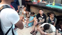 Jajaran Bareskrim Mabes Polri dan Polda Bali bersama beberapa personel kepolisian China menggerebek rumah mewah di Benoa, Bali. Rumah tersebut dimodifikasi menjadi semacam kantor untuk penipuan via telepon di China.