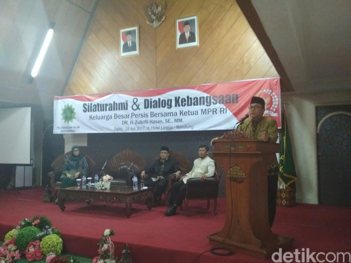 Ketum PAN Rayu Aa Gym Maju Pilgub Jabar di Depan Desy Ratnasari
