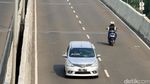 Akhir Pekan, Pemotor Cuek Masuk JLNT