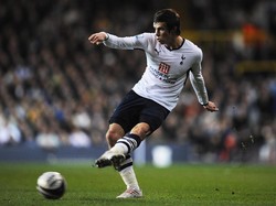 Pada 2007-08, cedera berkepanjangan membuat awal karier Gareth Bale di Tottenham Hotspur tampak suram. Sekalinya berhasil masuk dalam starting XI Spurs, Bale tidak lagi tergantikan bahkan di musim terakhirnya dia merebut penghargaan Pemain Terbaik PFA & Pemain Muda Terbaik PFA usai mencetak 26 gol. Foto: Getty Images/Shaun Botterill