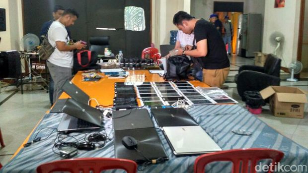  Penggerebakan WN China di Pondok Indah-Bali Terkait Penipuan Online