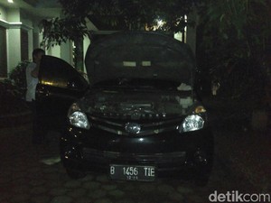 Polisi Bongkar Paksa Mobil WN China di Pondok Indah, Ada Apa?