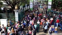 Antrean mengular hingga ke luar halaman.