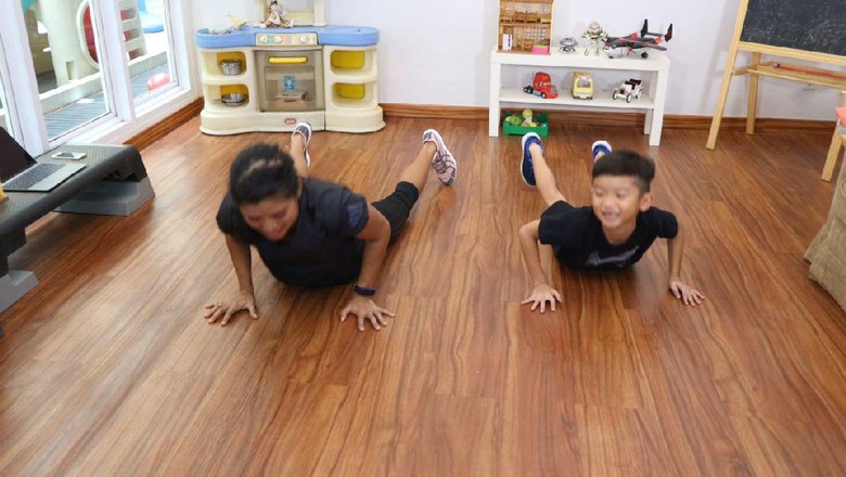 Yuk Dicoba, Manfaatkan Gadget Agar si Kecil Aktif Bergerak/ Foto: dok.HaiBunda Yuk Dicoba, Manfaatkan Gadget Agar si Kecil Aktif Bergerak/ Foto: dok.HaiBunda