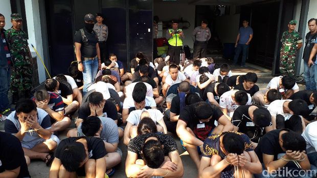 WNA penipu siber  tingkat internasional yang diamankan di Surabaya