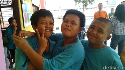 Foto-foto Riang Penyandang Tunagrahita Anak
