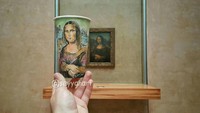 Dibalik gambar Mona Lisa dan gambar lain yang artistik ini, Armagan punya misi lain. Ia menjual karyanya untuk mencari dana traveling. (Foto: Berk Armagan)