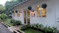 Mau brunch sambil nikmati suasana halaman asri? Mampirlah ke Twin House di Cipete. Kafe punya area outdoor dan indoor yang enak untuk bersantai atau a la piknik. (dok. detikFood)