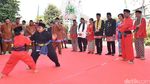 Foto: Lucunya Bocah Palang Pintu Hadang Jokowi di Setu Babakan