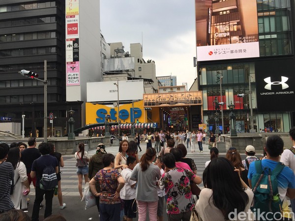 Foto: Kawasan Shinsaibashi sudah terkenal sebagai destinasi wisata belanja sejak zaman Edo. Shinsaibashi pun sering disebut-sebut sebagai Champs-Elysees-nya bagian Timur (Dadan/detikTravel) Foto: Kawasan Shinsaibashi sudah terkenal sebagai destinasi wisata belanja sejak zaman Edo. Shinsaibashi pun sering disebut-sebut sebagai Champs-Elysees-nya bagian Timur (Dadan/detikTravel)