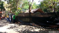 Boni dan induknya ditempatkan di kandang dan dirawat dengan baik. Traveler yang liburan ke Maharani Zoo dan Goa bisa melihatnya (Eko Sudjarwo/detikTravel)