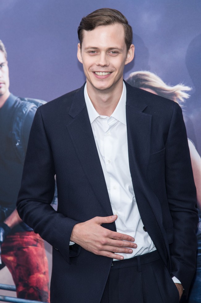 Bill Skarsgard bukan pemain baru di dunia perfilman. Ia memulai debutnya sejak tahun 2000 lewat White Water Fury. Ia kemudian semakin dikenal lewat aktingnya di film The Divergent Series: Allegiant sebagai Matthew pada 2016 lalu. Foto: Dok. Getty Images