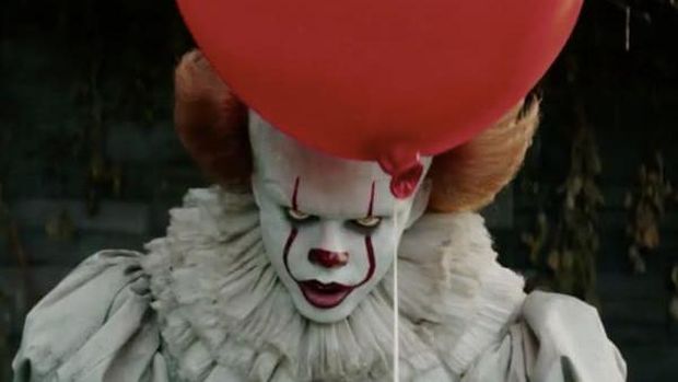 Teror Bill Skarsgard Sebagai Badut Pennywise The Dancing Clown