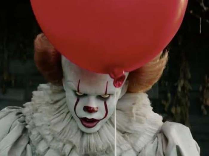 Bill Skarsgard, aktor pemeran Pennywise di film It