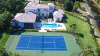 Tetangga Tiger Woods dan Michael Jordan, Serena Williams ikut meramaikan deretan rumah mewah di Pulau Jupiter, Florida. Ia membangun rumah di tepi sungai dengan lapangan tenis di bagian belakang. Nilainya mencapai $2,5 juta. (Foto: Dok. Forbes)