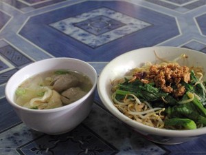 Gimana Cara Makan Mi Ayam yang Enak Menurut Kalian?