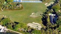 Rumah atlet golf Tiger Woods berdiri mentereng di di Pulau Jupiter, Florida, AS. Forbes menaksir rumah yang dilengkai dengan lapangan golf tersebut mencapai $60 juta.  (Foto: Dok. Forbes)